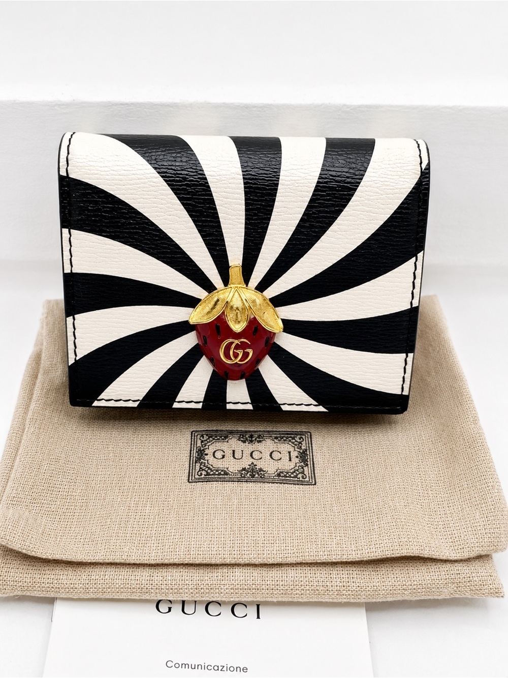 Authentic Gucci Strawberry Optical Print Card Case Wallet NWT Rare